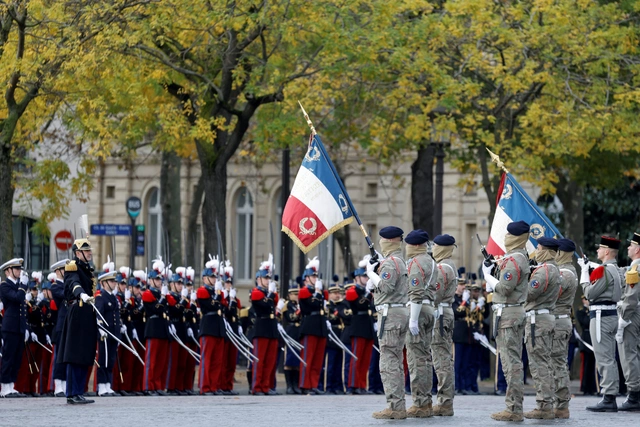 Во Франции создадут рабочую группу для борьбы с домогательствами в армии